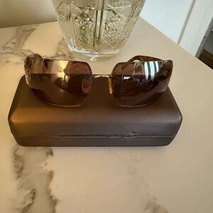 CHANEL Glossy Brown Sunglasses